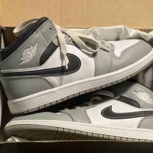 Jordan 1 Mid Light Smoke Grey Size 3Y
